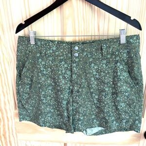 Columbia Omnishield Advanced Repellency Nylon Shorts. Size 14.